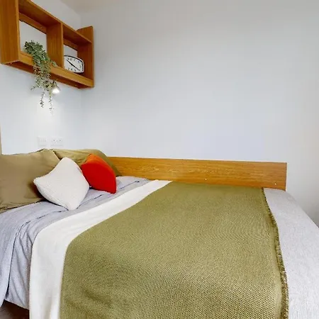 Apartment For Students Only - Iq Leeds In Centre *
