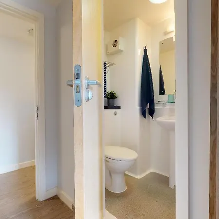 For Students Only - Iq Leeds 20 Min To City Centre *