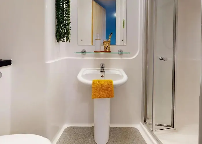 For Students Only - Iq In Centre * Leeds (West Yorkshire)